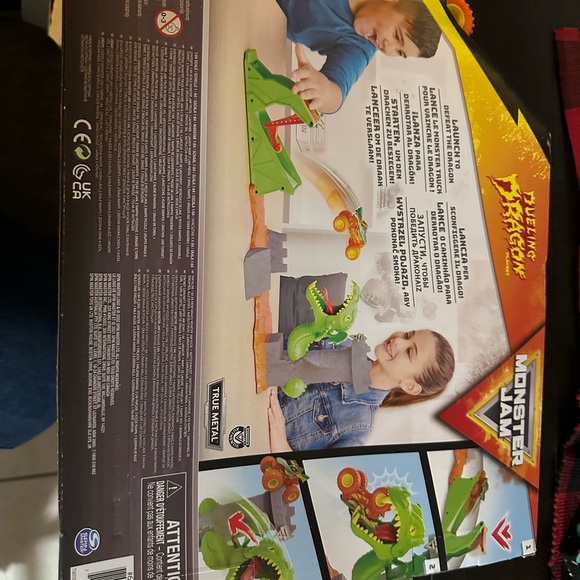Monster Jam, Dueling Dragon Playset with Exclusive Dragon Monster Truck - Picture 5 of 7